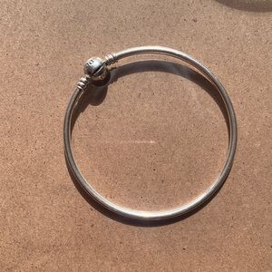 Authentic Brand New Pandora Bracelet - Get the same Pandora that in the store